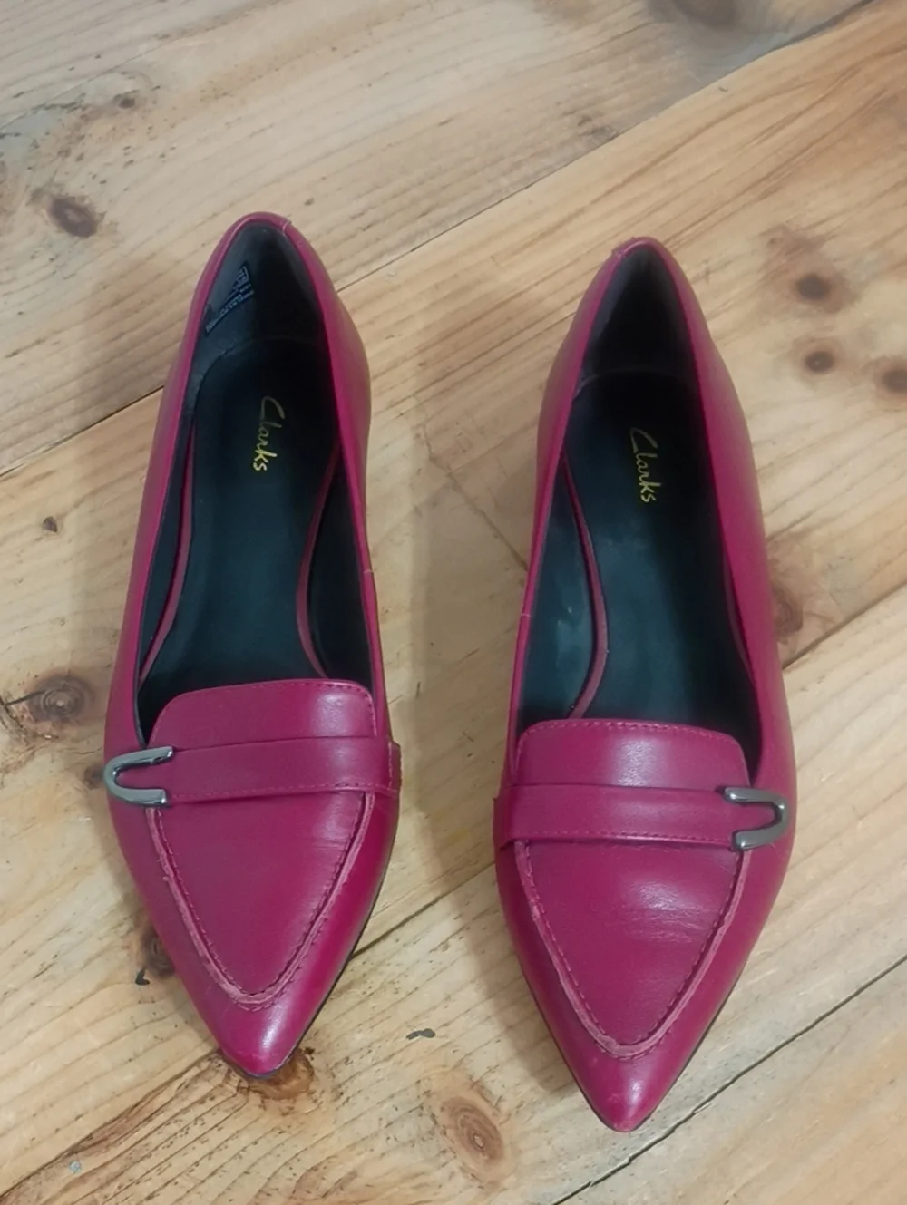 Clarks Red Leather Pointed Toe Slip On Flats Size 7